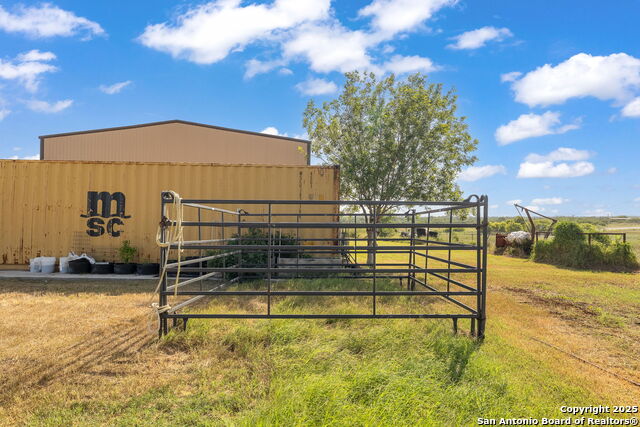 Listing photo id 26 for 18434 Fm 471