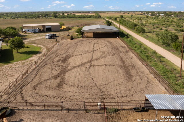 Listing photo id 27 for 18434 Fm 471