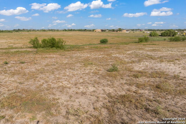 Listing photo id 30 for 18434 Fm 471