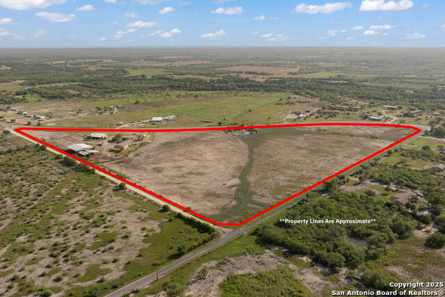 Listing photo id 8 for 18434 Fm 471