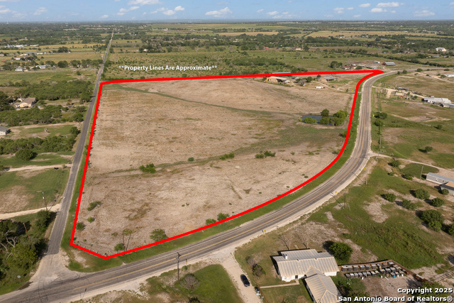 Listing photo id 10 for 18434 Fm 471