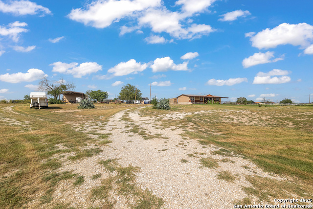 Listing photo id 12 for 18434 Fm 471