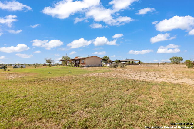 Listing photo id 13 for 18434 Fm 471