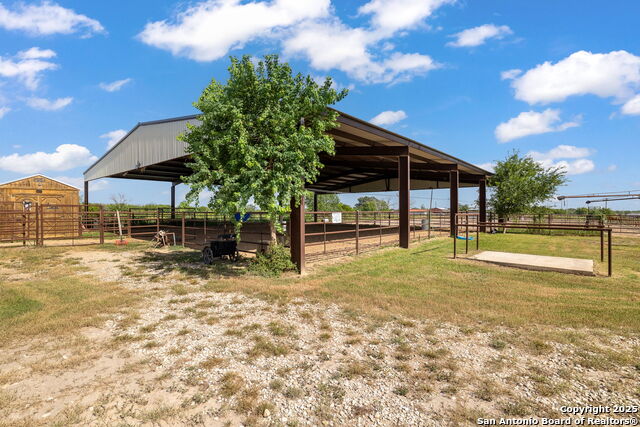 Listing photo id 17 for 18434 Fm 471