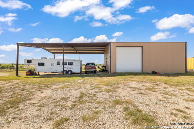Listing photo id 23 for 18434 Fm 471