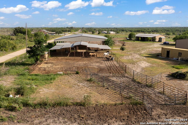 Listing photo id 29 for 18434 Fm 471