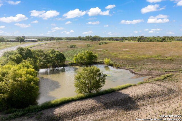 Listing photo id 31 for 18434 Fm 471
