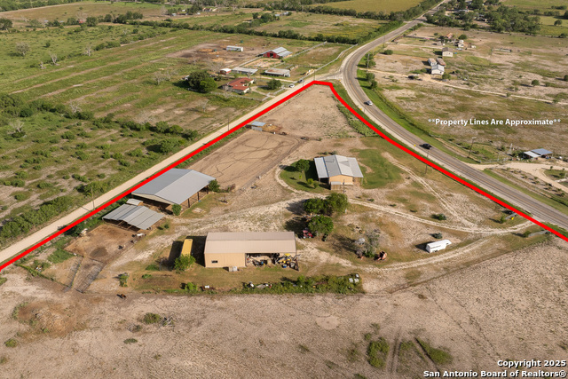 Listing photo id 4 for 18434 Fm 471