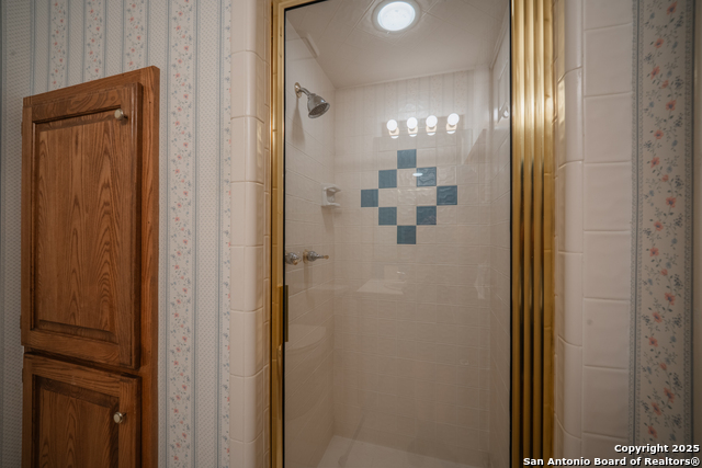 Image 33 of 46 For 16115 Robinwood