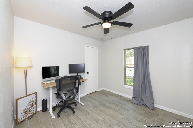 Image 21 of 28 For 9507 Brook Green
