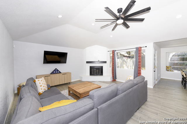 Image 5 of 28 For 9507 Brook Green