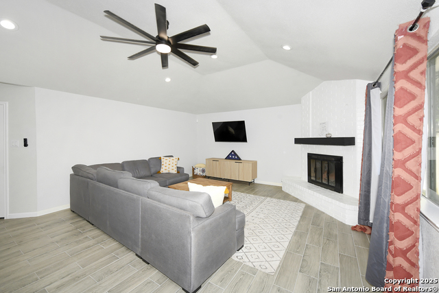 Image 6 of 28 For 9507 Brook Green