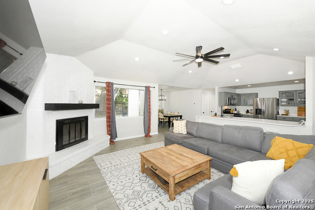 Image 7 of 28 For 9507 Brook Green