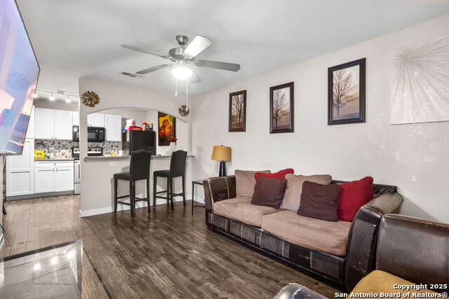 Image 14 of 28 For 722 Menefee  