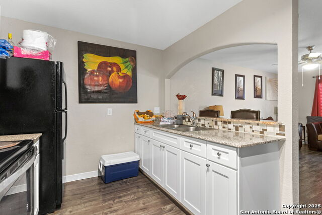 Image 17 of 28 For 722 Menefee  