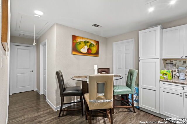 Image 18 of 28 For 722 Menefee  
