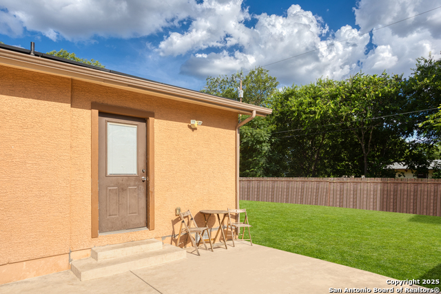 Image 23 of 28 For 722 Menefee  