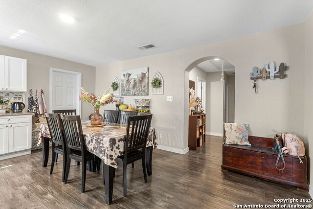 Image 5 of 28 For 722 Menefee  