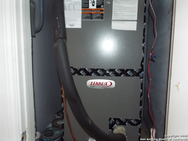 Image 16 of 30 For 4937 Hallies Garden