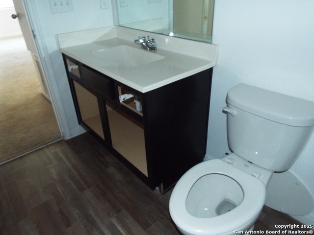 Image 19 of 30 For 4937 Hallies Garden