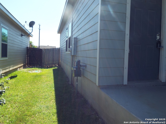 Image 2 of 30 For 4937 Hallies Garden