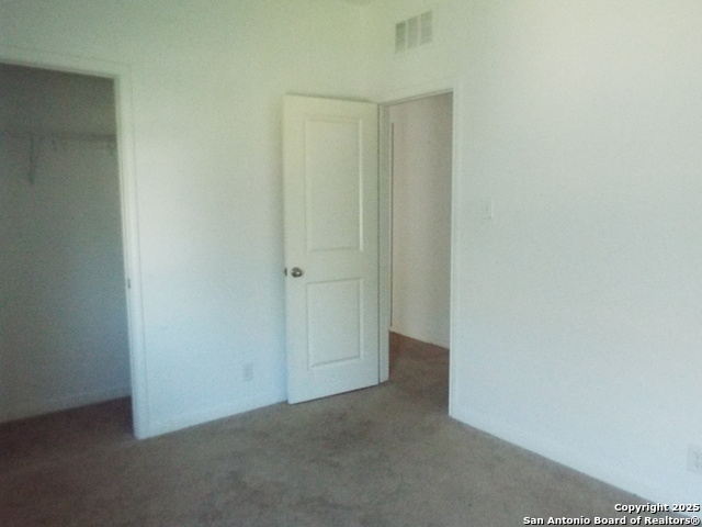 Image 25 of 30 For 4937 Hallies Garden