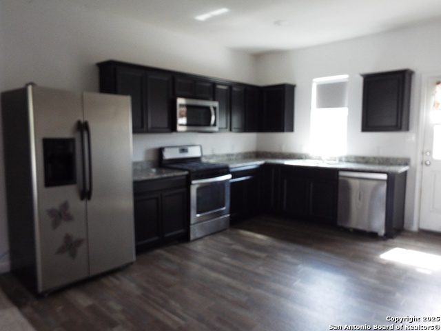 Image 27 of 30 For 4937 Hallies Garden