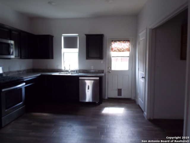 Image 28 of 30 For 4937 Hallies Garden