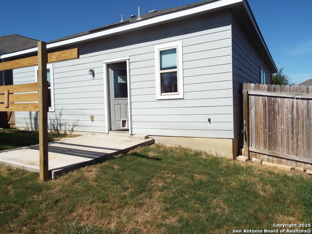 Image 29 of 30 For 4937 Hallies Garden