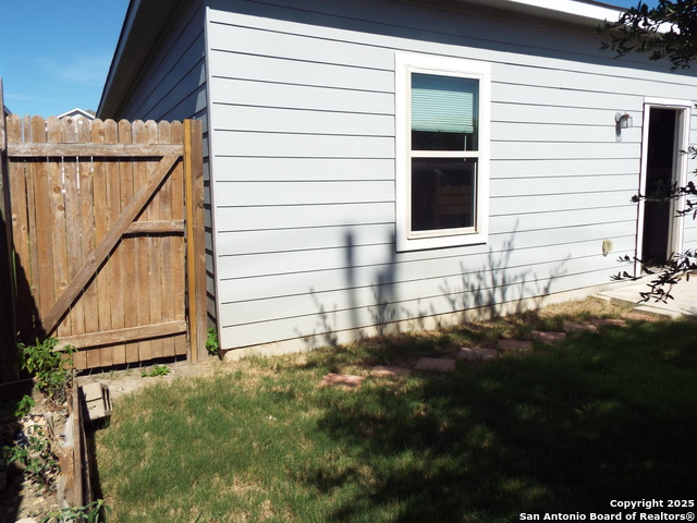 Image 30 of 30 For 4937 Hallies Garden