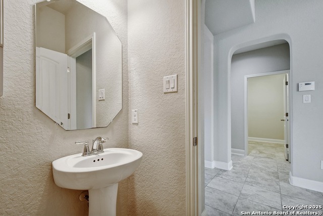 Image 28 of 33 For 8103 Lovela Bend