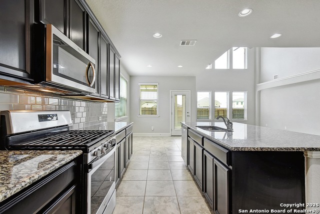 Image 4 of 33 For 8103 Lovela Bend