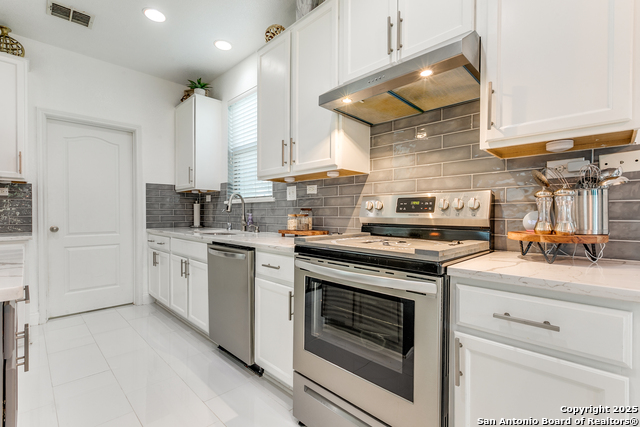 Listing photo id 9 for 3519 Sunbird Bay