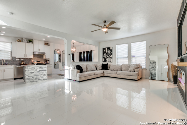 Listing photo id 3 for 3519 Sunbird Bay