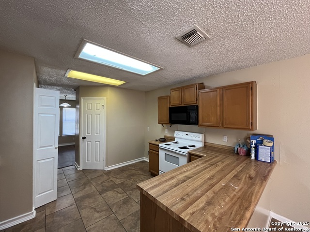 Image 15 of 46 For 7902 Corum Trail