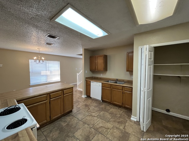Image 16 of 46 For 7902 Corum Trail