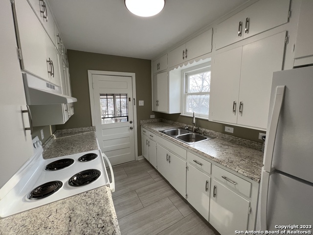 Image 12 of 25 For 430 Bryn Mawr Dr