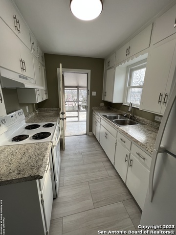Image 13 of 25 For 430 Bryn Mawr Dr