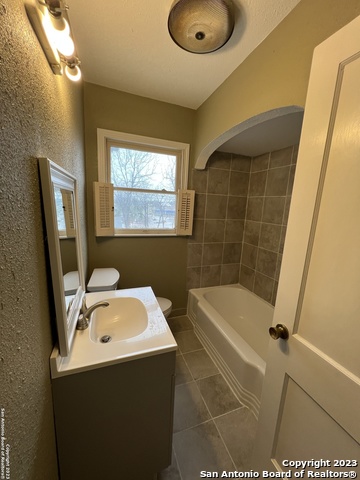 Image 18 of 25 For 430 Bryn Mawr Dr
