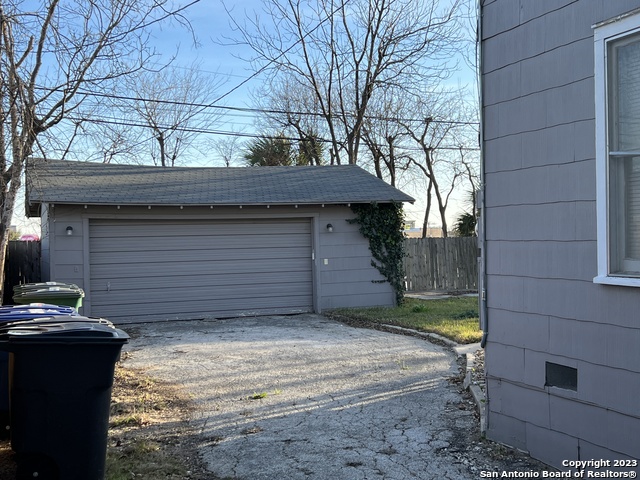 Image 22 of 25 For 430 Bryn Mawr Dr