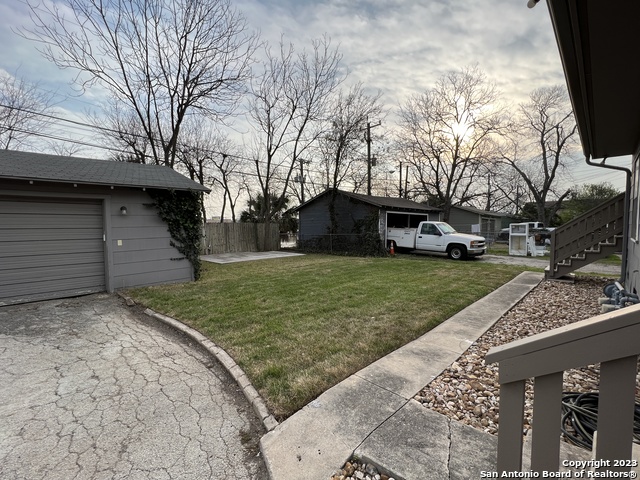 Image 23 of 25 For 430 Bryn Mawr Dr