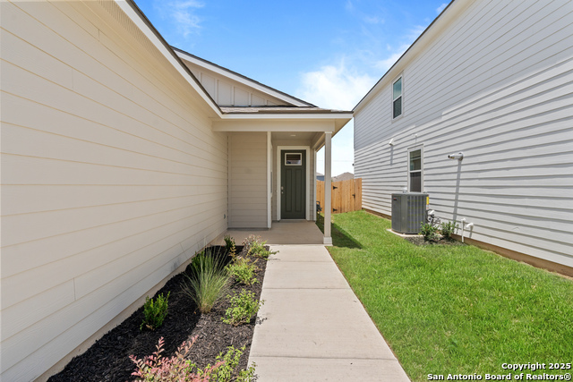 Listing photo id 0 for 14735 Sweet Clover