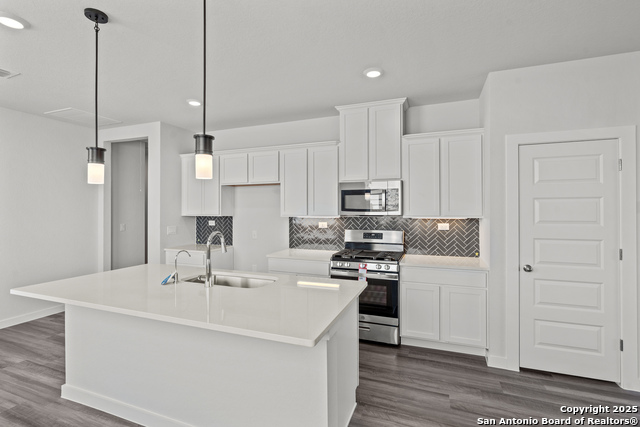 Listing photo id 6 for 14735 Sweet Clover