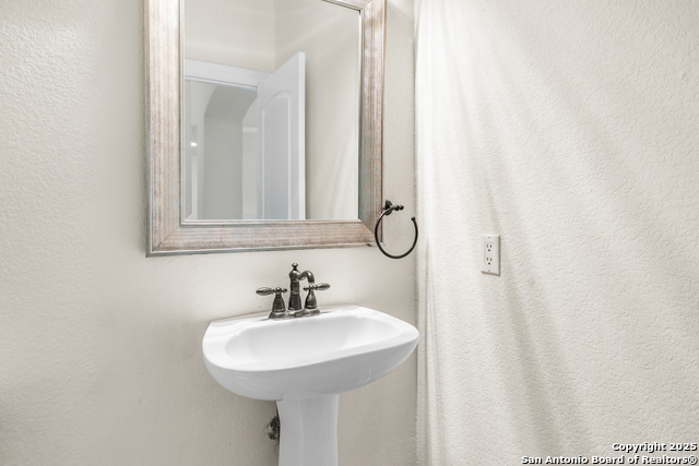 Listing photo id 10 for 15125 Flying Circle