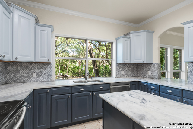 Listing photo id 15 for 15125 Flying Circle