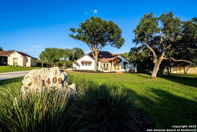 Listing photo id 0 for 1409 Glenwood Loop