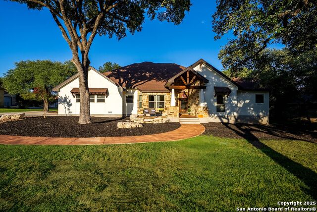 Listing photo id 1 for 1409 Glenwood Loop