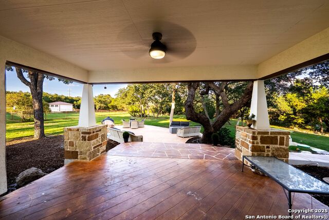Listing photo id 45 for 1409 Glenwood Loop