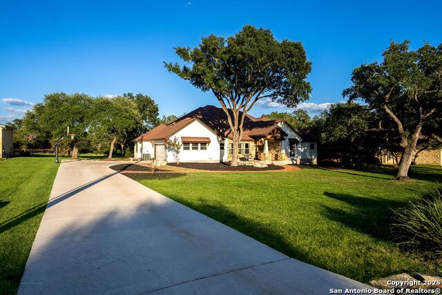 Listing photo id 3 for 1409 Glenwood Loop