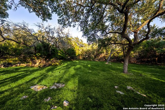 Listing photo id 52 for 1409 Glenwood Loop